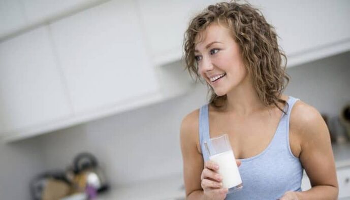 Garota fazendo dieta de kefir